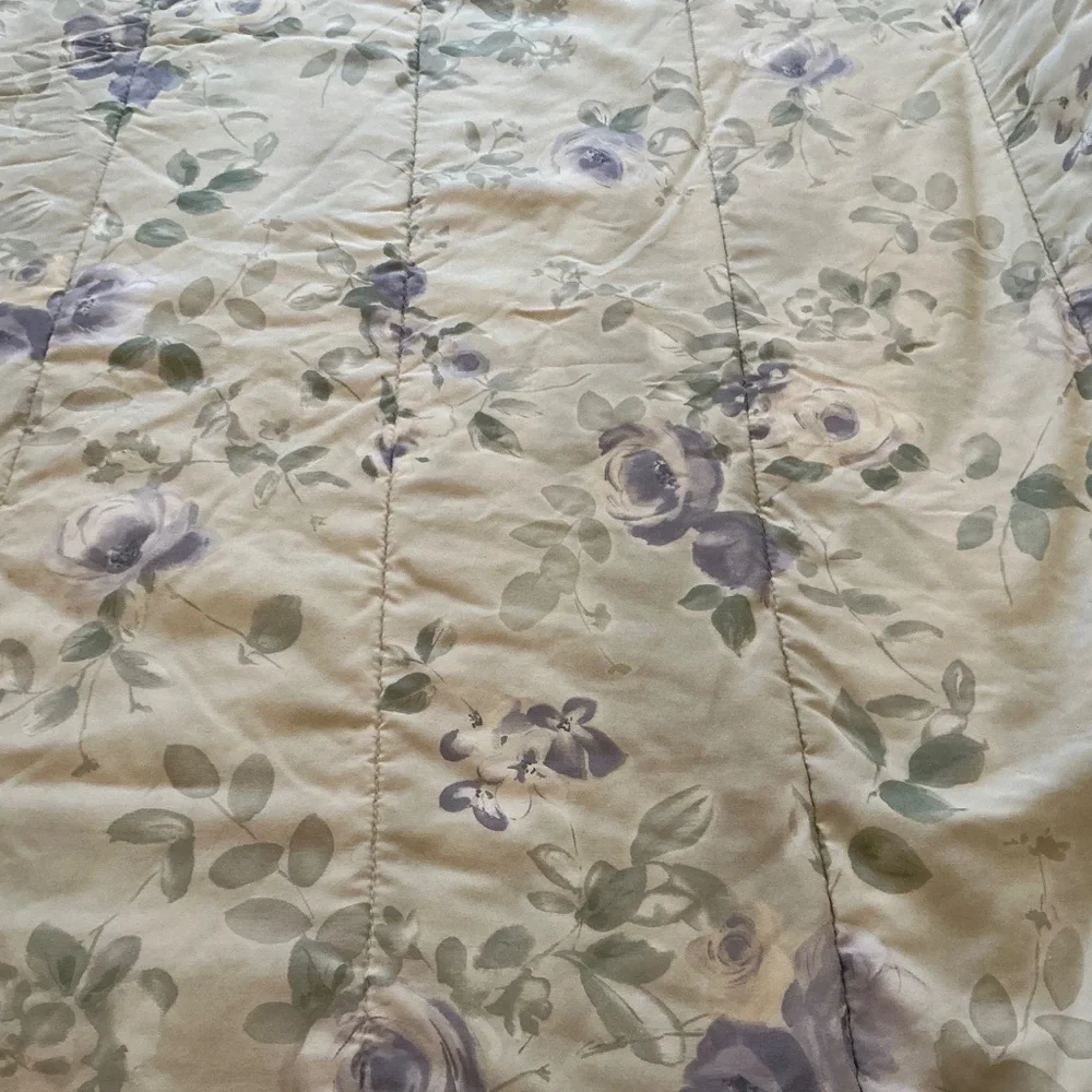 Queen Size Reversible Comforter Light Purple & Cream